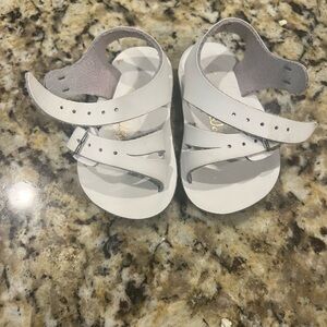 White SeaWees SunSan sandals size 2 infant